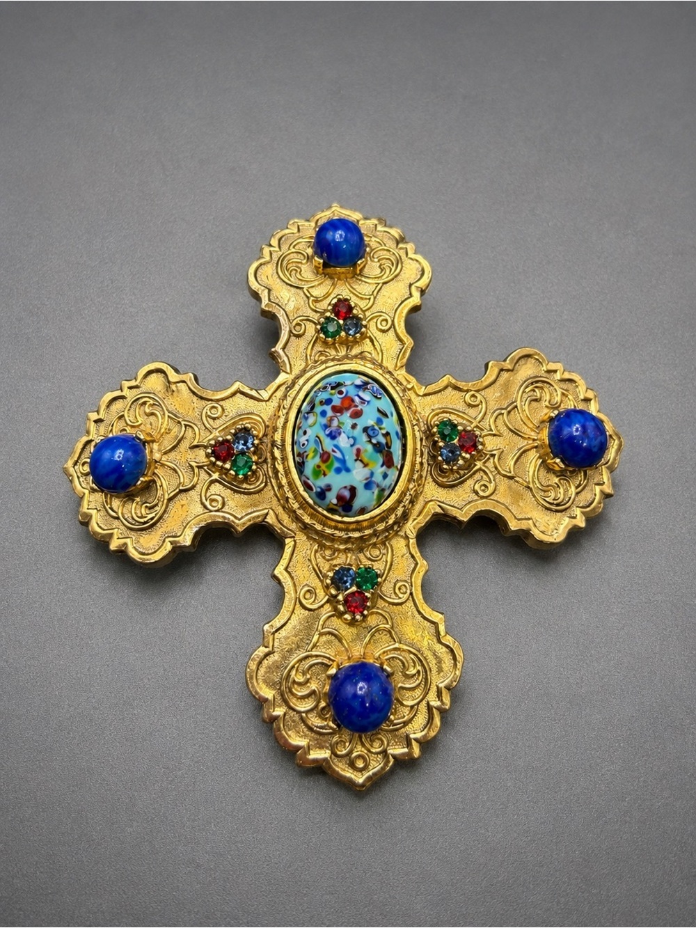 Vintage Accessocraft  Brooch with Art Glass  Center #15SB